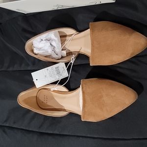 A new day, Cognac size 10 pointed flats